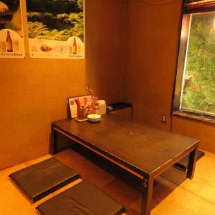 다다미 방 5 석 × 2 탁자