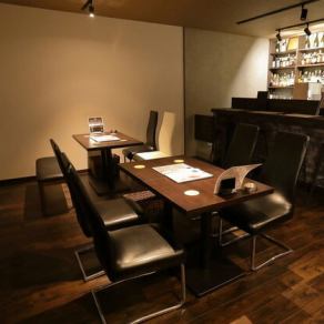 Table seats that can seat up to 4 people per table are perfect for a drinking party with close friends! Easy-to-use table seats.We also accept parties!