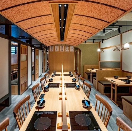 最大12名様でご利用いただけるテーブル席です。