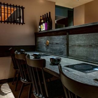 カウンター席は全12席です。