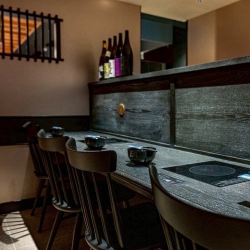 カウンター席は全12席です。