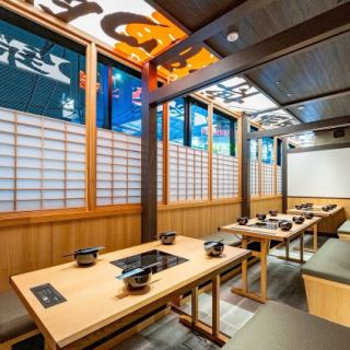 3名様から最大30名様でご利用いただける個室です。