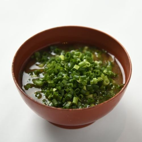 加了很多葱的猪肉汤