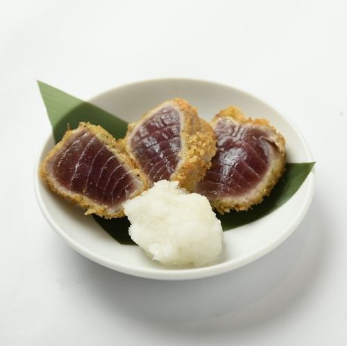 鲜嫩金枪鱼排配白萝卜丝和柚子醋