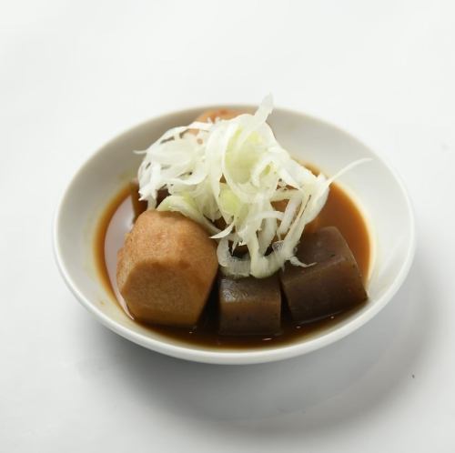 黑土豆和魔芋用味噌炖煮