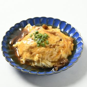 日式蛋包饭配浓稠酱汁