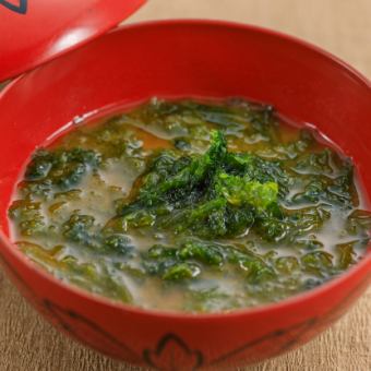 Red soup (clam, sea lettuce)