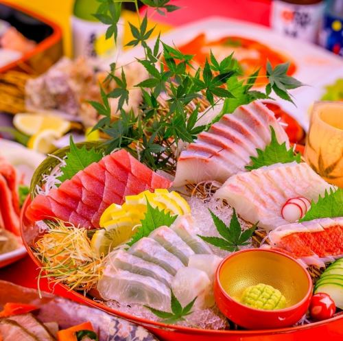 超值！2小时无限畅饮套餐4500日元起。高知食材支援套餐和丰盛乡土料理套餐也非常受欢迎。