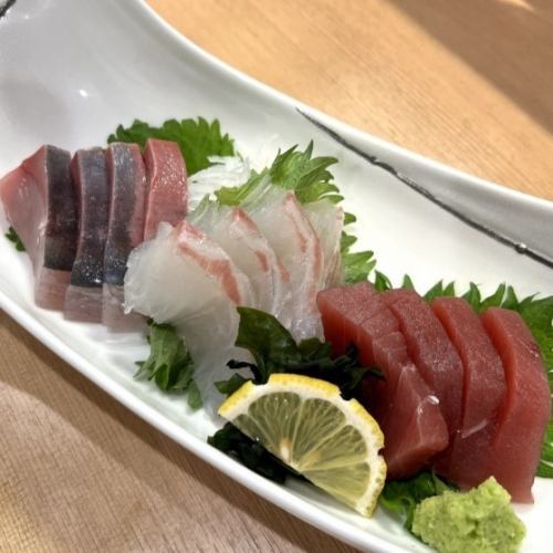 本日の刺身三種盛り合わせ 4貫