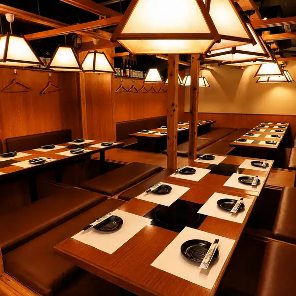 店内奥のソファー個室。5名様から10名までのご宴会が可能です。宴会・同窓会・接待におすすめ。2名～160名様まで大小個室をご用意。貸切宴会は最大170名様までご案内致します！各種宴会　内容、値段相談出来ます！