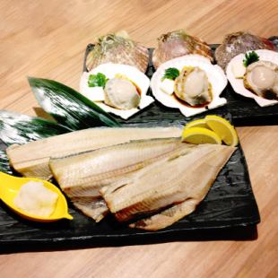 【青花鱼和扇贝！海鲜的享受】炉端烧套餐附标准无限畅饮6,000日元