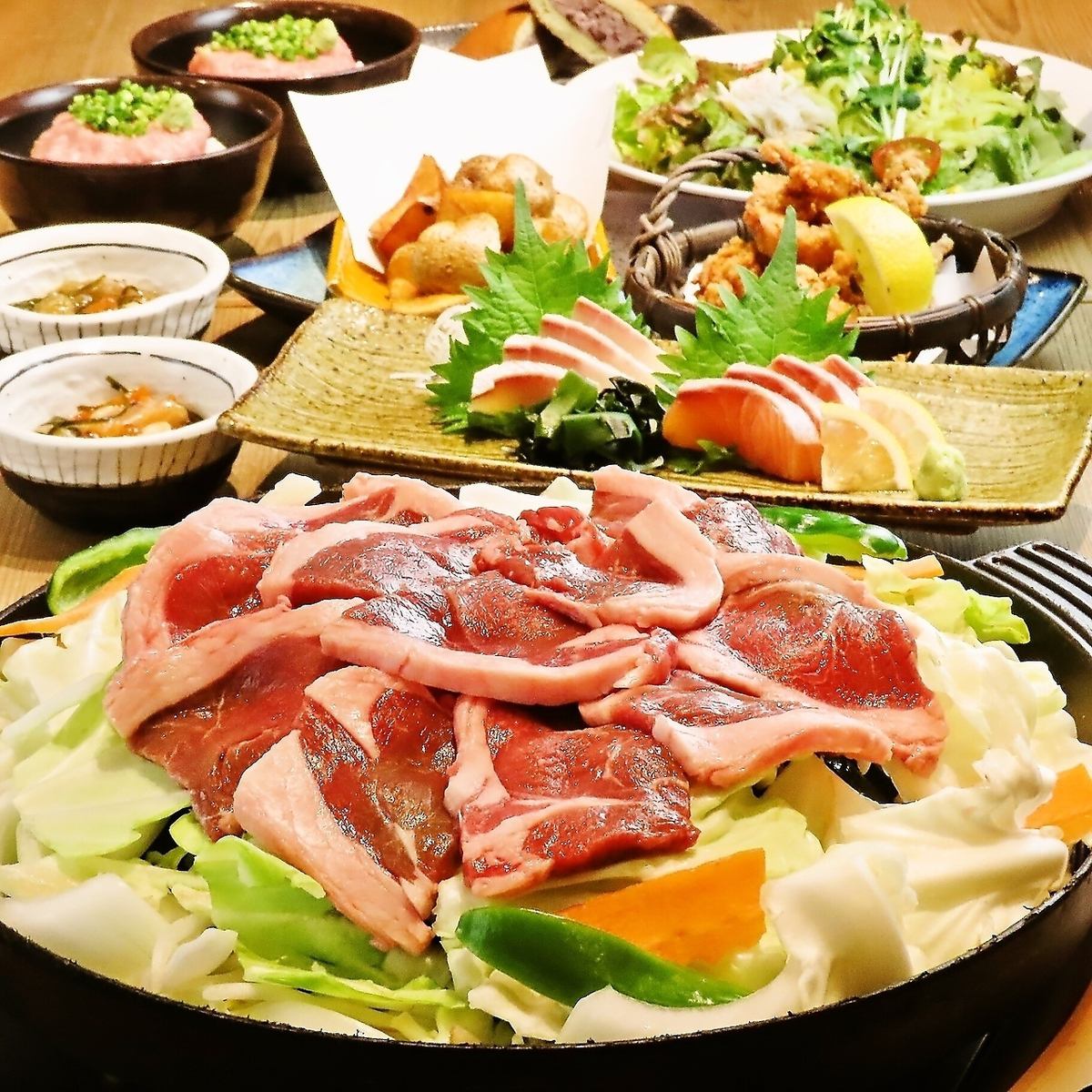 お店自慢の料理に豊富なドリンクメニューが魅力の飲放付きコース