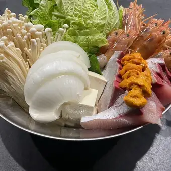 【限時優惠/火鍋】包含刺身、天婦羅、海鮮芝麻豆漿火鍋的七道菜套餐，含無限暢飲：¥4500 ⇒ ¥3500