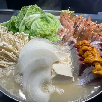 【限時特惠/火鍋】8道菜套餐，包含刺身拼盤、鮭魚籽煎蛋捲、天婦羅和海鮮芝麻豆漿火鍋，暢飲，原價5000日元 ⇒ 現價4000日元