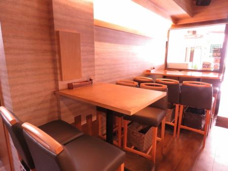 [For 2 to 4 people!] Table seats for a small number of people.It is perfect for sudden drinking parties and drinking parties with company colleagues.