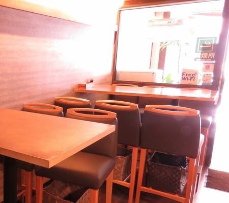 Boasting a warm interior! Comfortable liveliness and an atmosphere that makes you want to stay longer ♪
