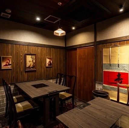 池袋の隠れ家。台湾古民家風の情緒溢れる扉付き完全個室