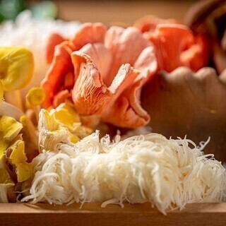 薬膳きのこコース~豚~◆薬膳鍋2種・きびまる豚・生春巻き・選べる〆等(+料金で飲み放題追加可)