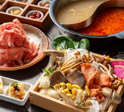 薬膳きのこセット～羊～◆薬膳鍋2種・アイスランド産ラム肉80g・11種のキノコ盛り合わせ・〆