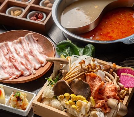 薬膳きのこセット~豚~◆薬膳鍋2種・キビまる豚80g・11種のキノコ盛り合わせ・〆