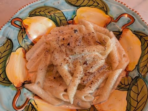 [Penne] Chiomento Gorgonzola, Taleggio and Parmesan cheese cream sauce