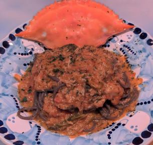 [Spaghetti with squid ink] Blue crab and white nematode in rich tomato cream sauce