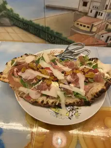 ピッツァ生地で作るサンドイッチ“パヌオッツォ”