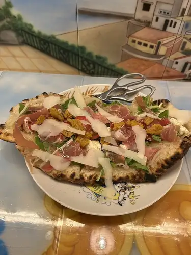 ピッツァ生地で作るサンドイッチ“パヌオッツォ”
