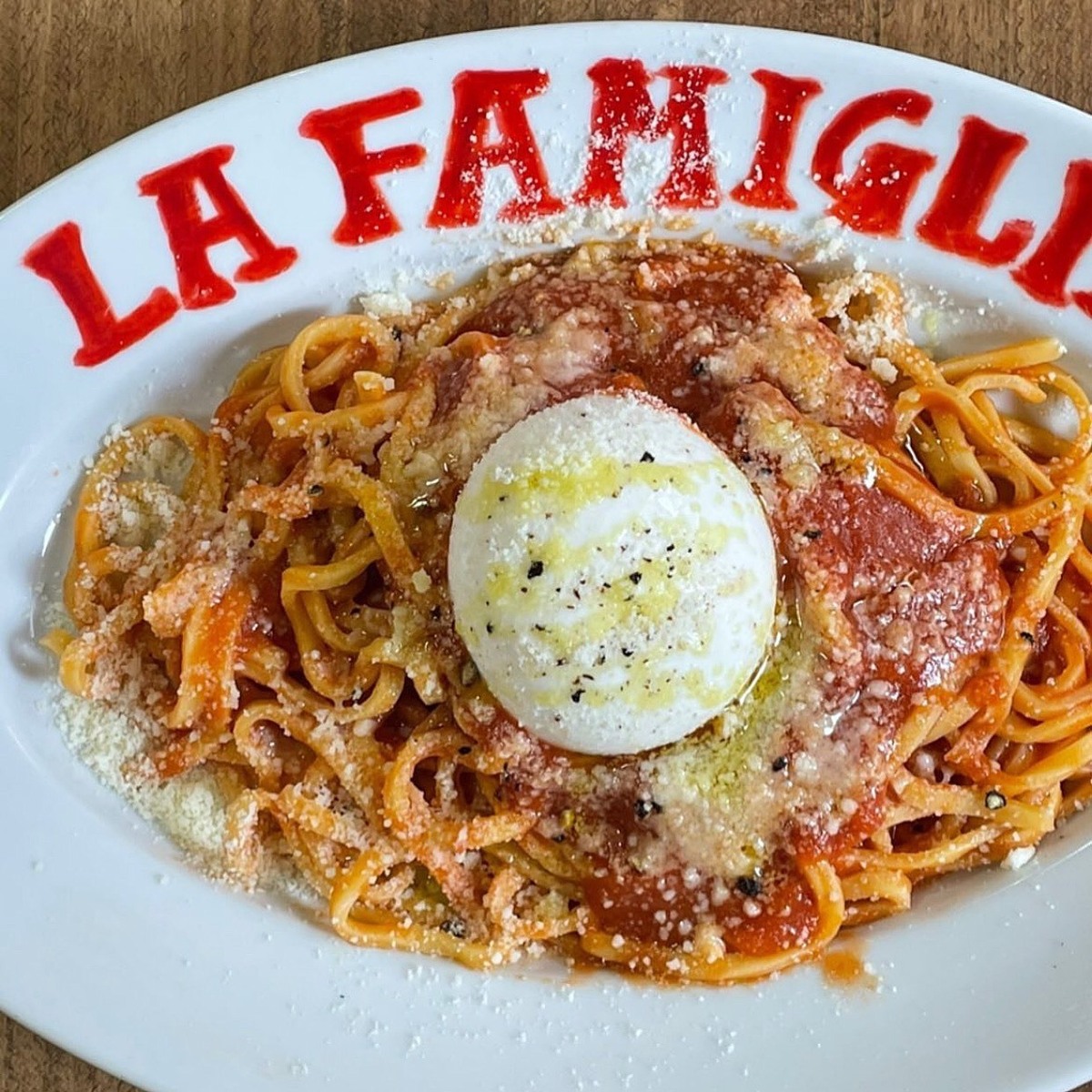 元町駅より徒歩3分のイタリアンです。日本では珍しいシチリア料理をご用意してます。