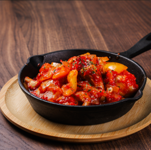 Spicy chicken thigh stewed in tomato sauce