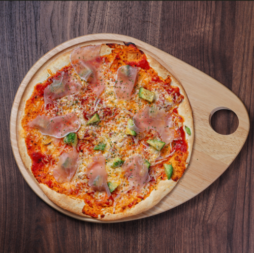生ハムとアボカドのpizza