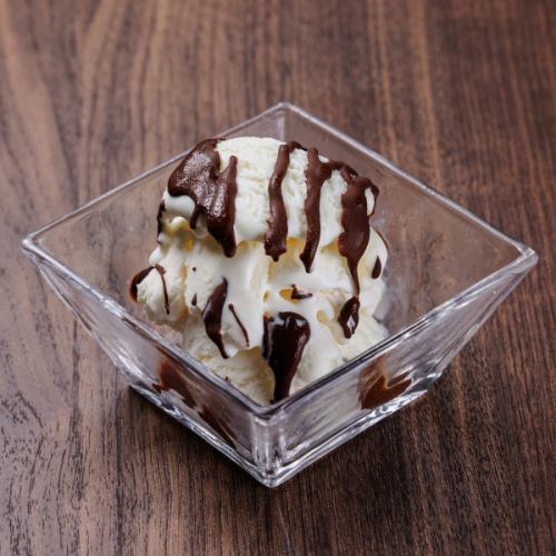 ワックワーク
【Dessert】

ベイクドチーズケーキ

テリーヌショコラ

バニラアイス

日替わりジェラート

RIBS&KITCHEN wackwork
愛知県刈谷市桜町2-57-1　CLAP HILLS 2F
0566-95-5990
営業時間／18:00〜27:00（日曜日以外）
　　　　　15:00〜24:00（日曜日）
定休日／水曜日・その他

#VANS