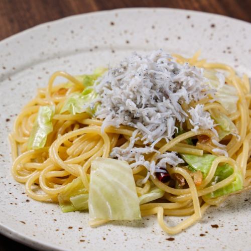 ワックワーク
【Noodle】

しらすとキャベツのアーリオオーリオ

チーズたっぷりカルボナーラ

ゴロゴロ挽き肉のトマトソースパスタ

鶏肉とネギの山椒パスタ

たらこクリームパスタ

RIBS&KITCHEN wackwork
愛知県刈谷市桜町2-57-1　CLAP HILLS 2F
0566-95-5990
営業時間／18:00〜27:00（日曜日以外）
　　　　　15:00〜24:00（日曜日）
定休日／水曜日・その他

#VANS