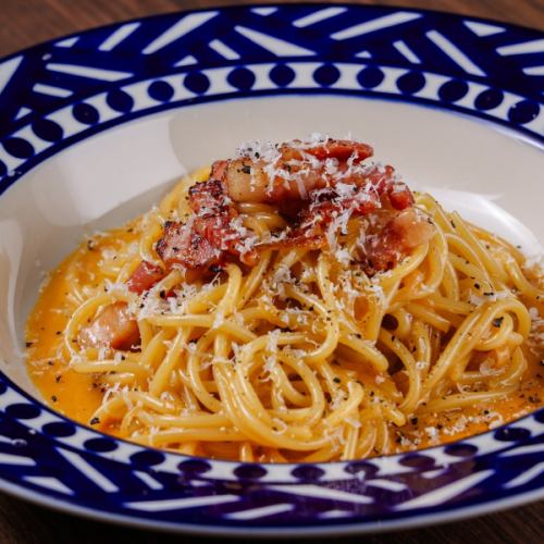 ワックワーク
【Noodle】

しらすとキャベツのアーリオオーリオ

チーズたっぷりカルボナーラ

ゴロゴロ挽き肉のトマトソースパスタ

鶏肉とネギの山椒パスタ

たらこクリームパスタ

RIBS&KITCHEN wackwork
愛知県刈谷市桜町2-57-1　CLAP HILLS 2F
0566-95-5990
営業時間／18:00〜27:00（日曜日以外）
　　　　　15:00〜24:00（日曜日）
定休日／水曜日・その他

#VANS