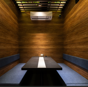 6名半個室のご用意ございます。