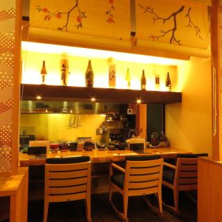 お1人様も大歓迎。店主との会話と美味しい料理、お酒をご堪能ください