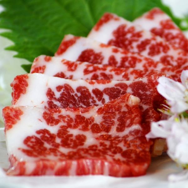 馬刺し盛り合わせコース全9品　6000円（税込）＋1000円で2時間飲み放題可