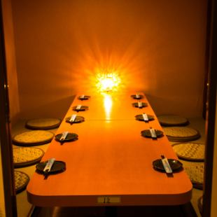 ◆ 6 ~ 12 complete private room ◆ It is a private room for a small number of people who enjoys the calm lighting.For entertainment and use with friends ♪ Come for joint parties and small banquets ♪ For banquets with friends