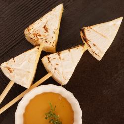 [Special Skewers] Camembert Cheese with Honey