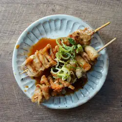 Crispy chicken skin skewers (2 pieces)