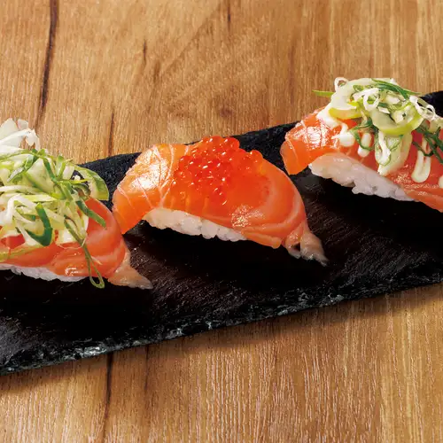 Salmon nigiri sushi (3 pieces)