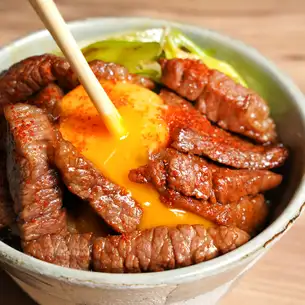ザクギリ肉感 阿波黒牛焼き好き丼