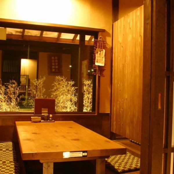６名様までご利用いただける個室です★落ち着いた雰囲気で座席によって違った雰囲気を楽しめます★カップルからファミリー・会社の宴会や仲間との一杯など様々な利用シーンでご利用頂けます★自慢の料理とドリンクで美味しい時間をどうぞ♪また、感染症対策も万全ですので安心してご利用いただけます(^^♪