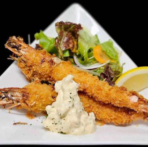 2 deep-fried shrimp with head