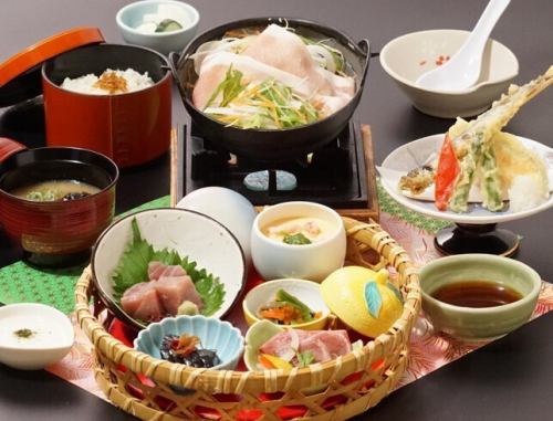 季節の花籠ランチ