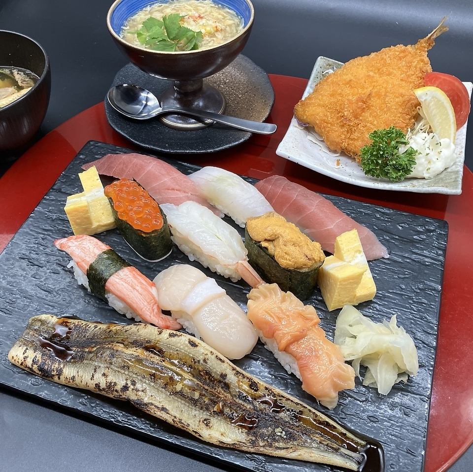 There is also a wide selection of lunch menu items.