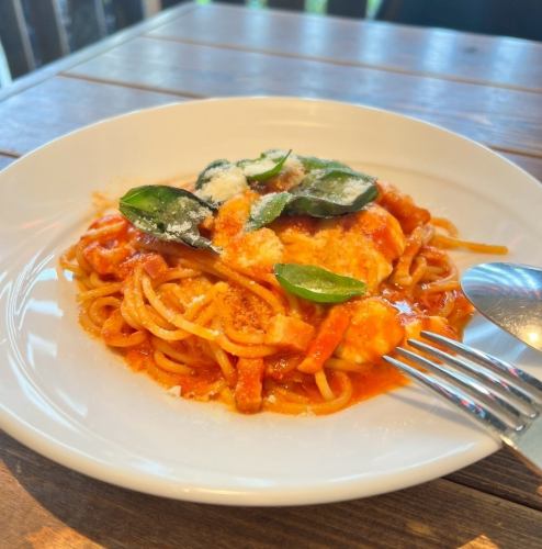 【7月限定】ベーコン・モッツァレラ・バジルのトマトパスタ