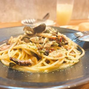 【10月限定】サバとキノコのペペロンチーノ