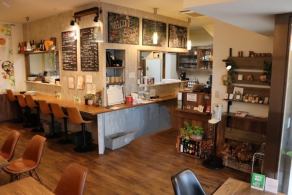 貸切は16名様から。もしくはご予算によっては少人数様でも貸切可。飲み放題メニュー、フルコースメニューなどご用意してますが、ご希望・ご予算に合わせてメニュー内容の変更可。