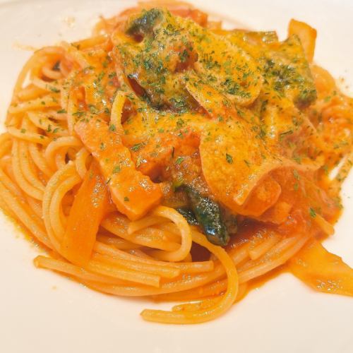 ベーコンと新玉葱のアマトリチャーナ(トマトソースパスタ/4月限定)